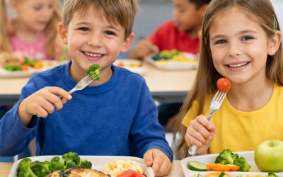 nens menjant a catering escolar